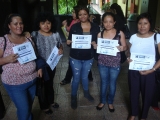 Participantes en el evento con su diploma de participación