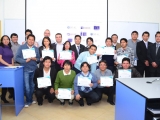 Grupo de participantes e instructores en taller realizado en Perú