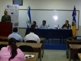 Mesa de sesión inaugural de evento en San Salvador