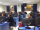 Panorámica de asistentes al curso en centro de cómputo en Universidad Continental