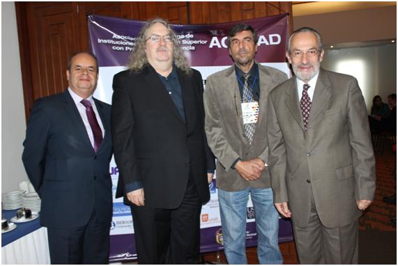 Dr. Mauricio Alvarado, rector de la CUN y presidente de ACESAD, Dr. Stephen Downes, conferenciante,Dr. Luis Bengochea, conferenciante y Dr. Néstor Arboleda, director ejecutivo de ACESAD